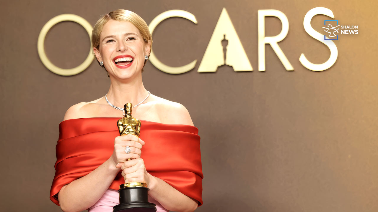 Jessie Buckley Oscars speech mothers