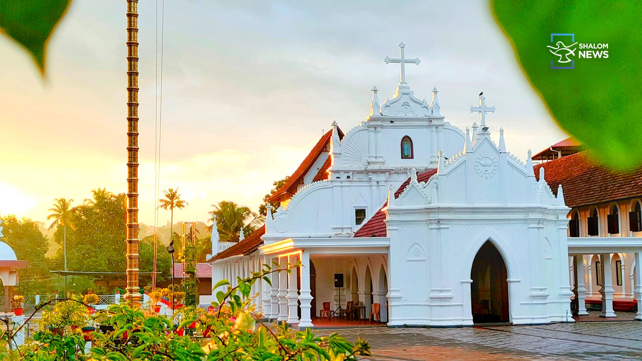 Kudamaloor church Holy Week celebrations Mar Raphael Thattil Mar Thomas Tharayil