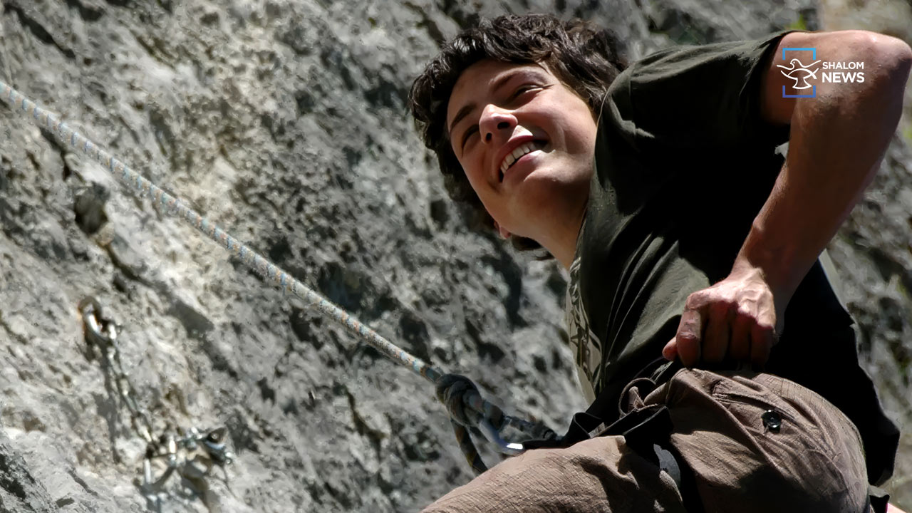 Marco Gallo climbing