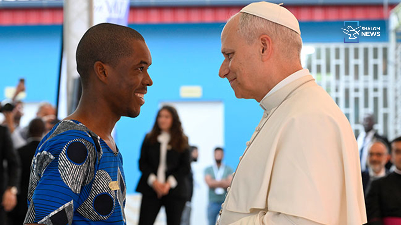 Pope comforts psychiatric patients