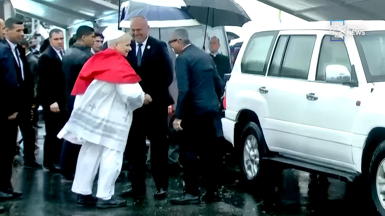 Pope Algeria visit rain crowd unity Africa trip