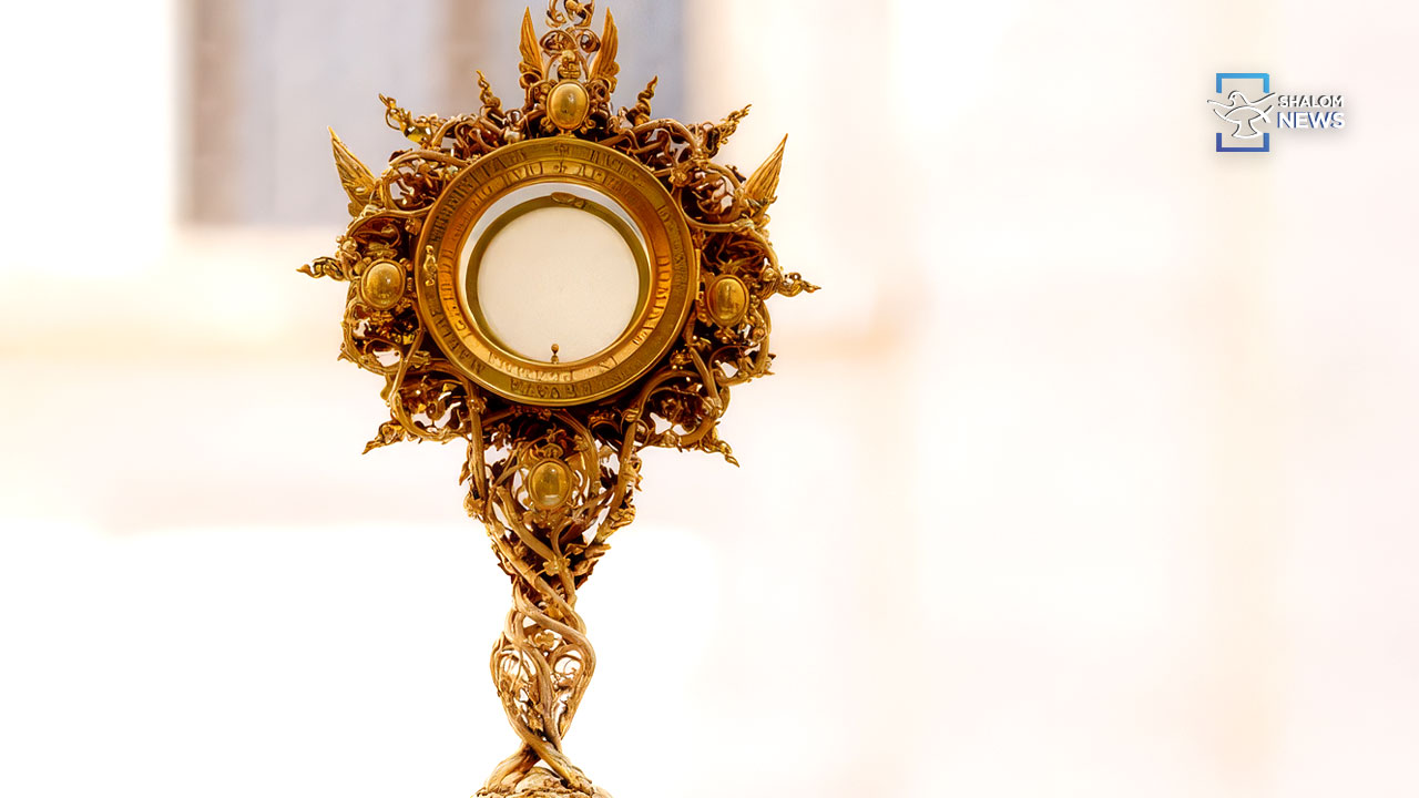 5 lakh faithful to receive Holy Communion at Popes Mass
