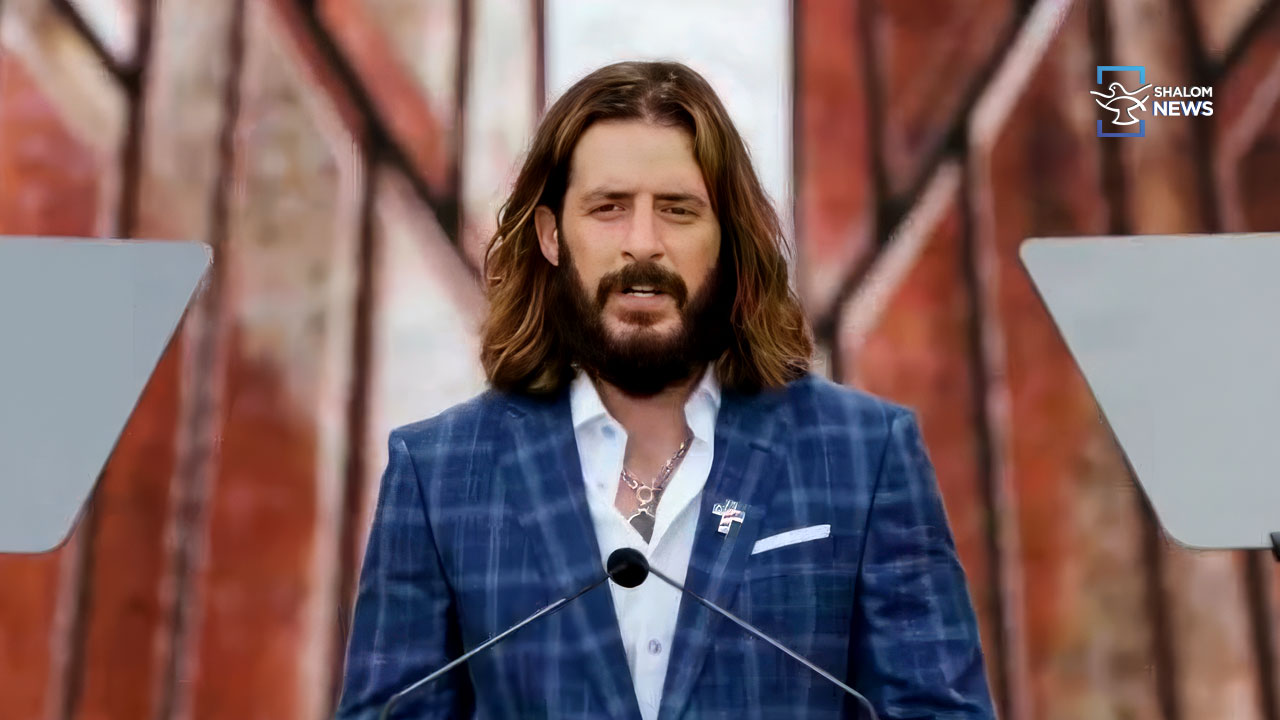 Jonathan Roumie calls America back to God