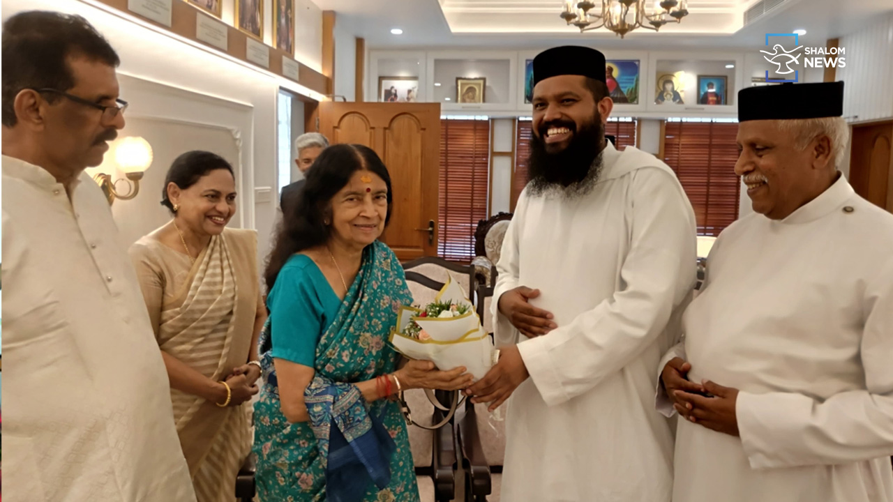 Lady Gauri Lakshmi Bai visits Catholicate Palace