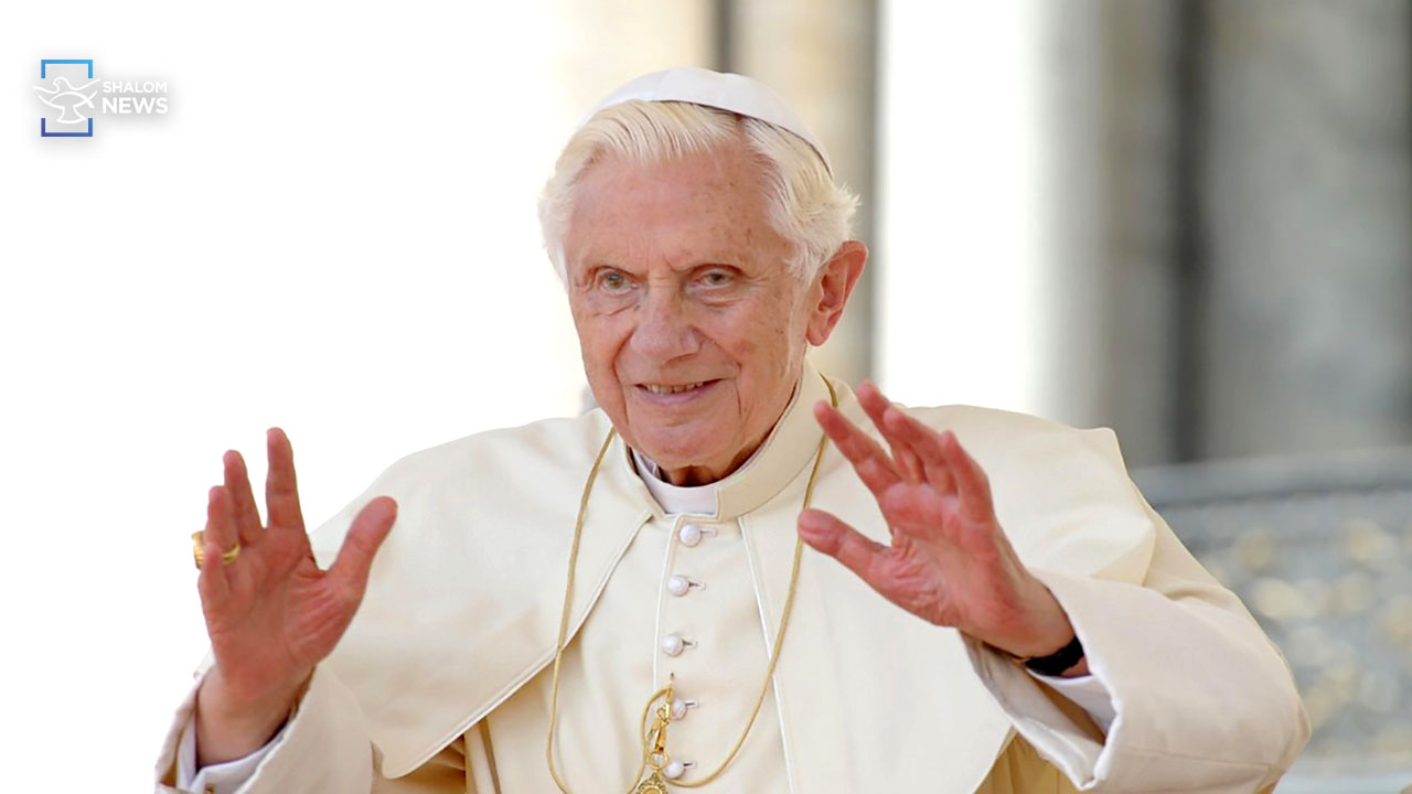 English edition of Pope Benedict XVI private talks released