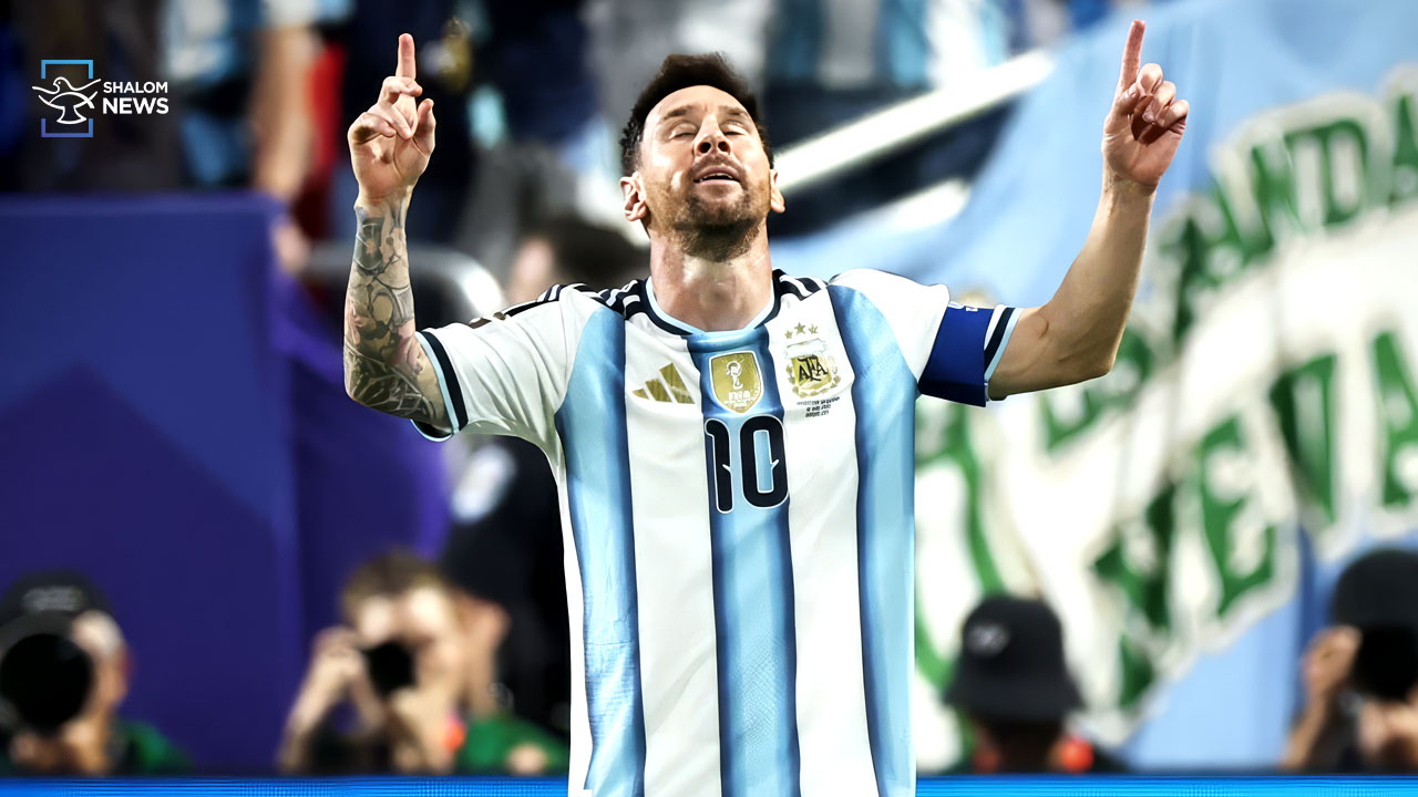 Messi thanks God after hat-trick
