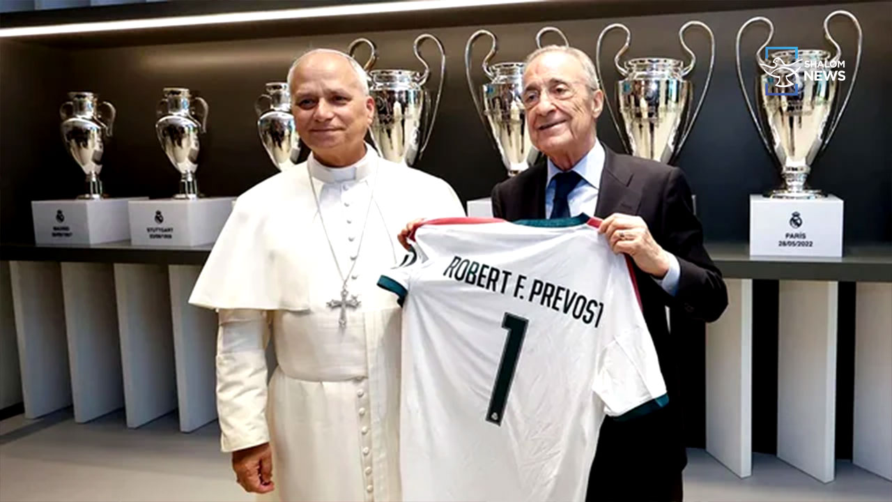 Pope reveals favorite football team