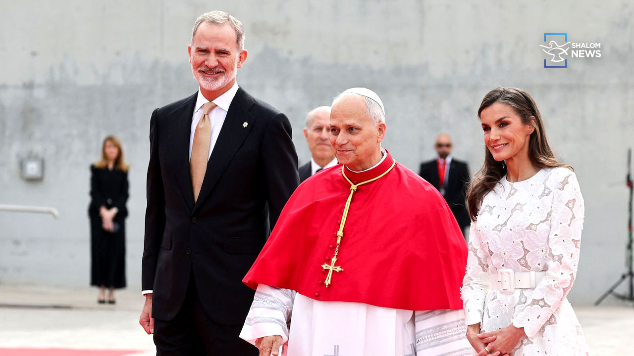 Pope visits Spain after 15 years