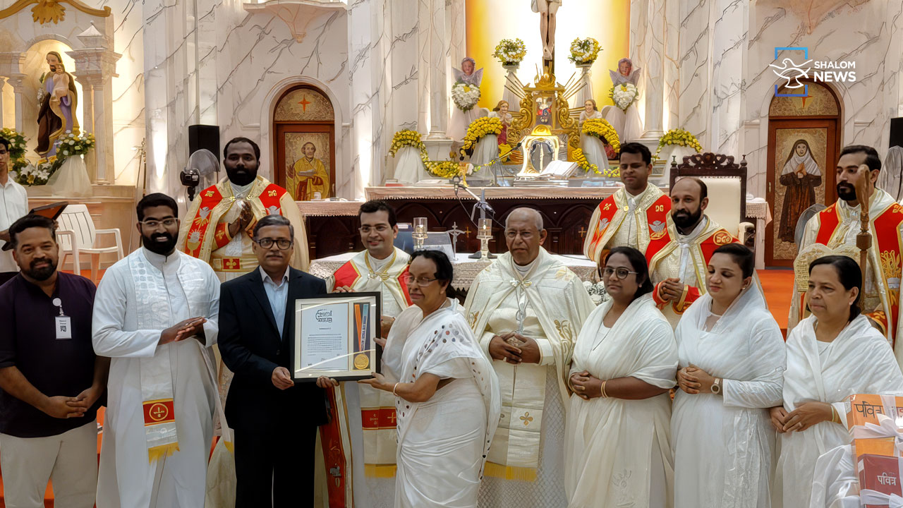 Rosy Chakkunni writes Bible in six languages world record