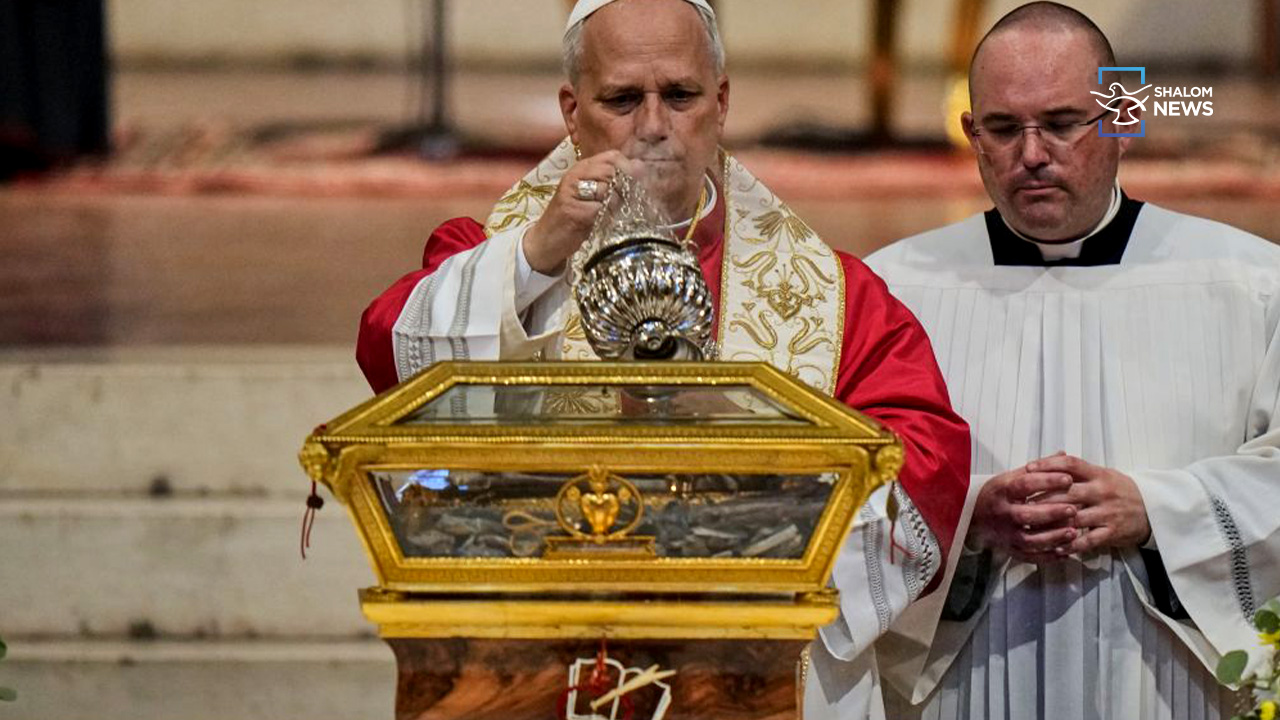 Pope venerates relics of Saint Augustine